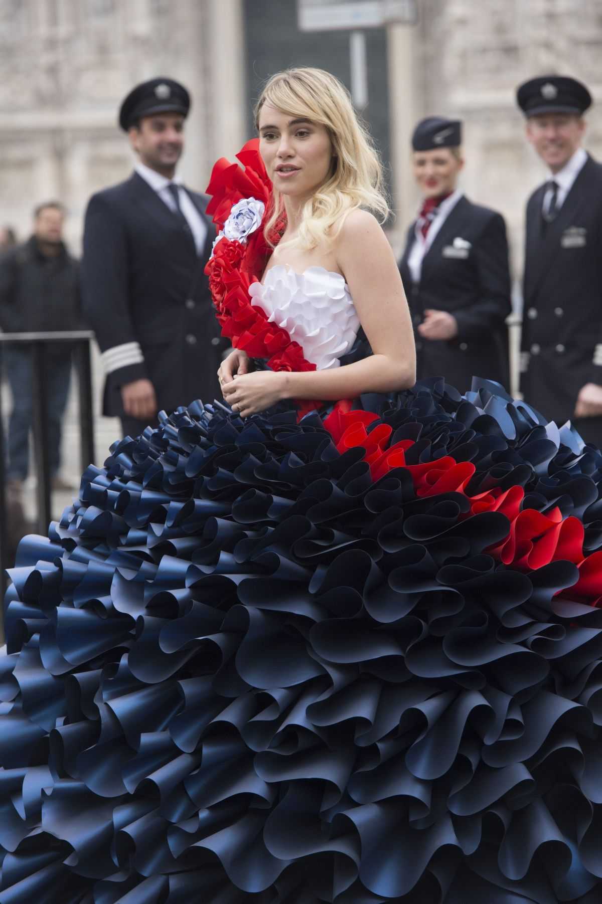 Suki-Waterhouse-on-the-Set-of-British-Airways-Advertising-Campaign-in-Milan-3