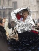 Suki-Waterhouse-on-the-Set-of-British-Airways-Advertising-Campaign-in-Milan-4