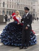 Suki-Waterhouse-on-the-Set-of-British-Airways-Advertising-Campaign-in-Milan-5