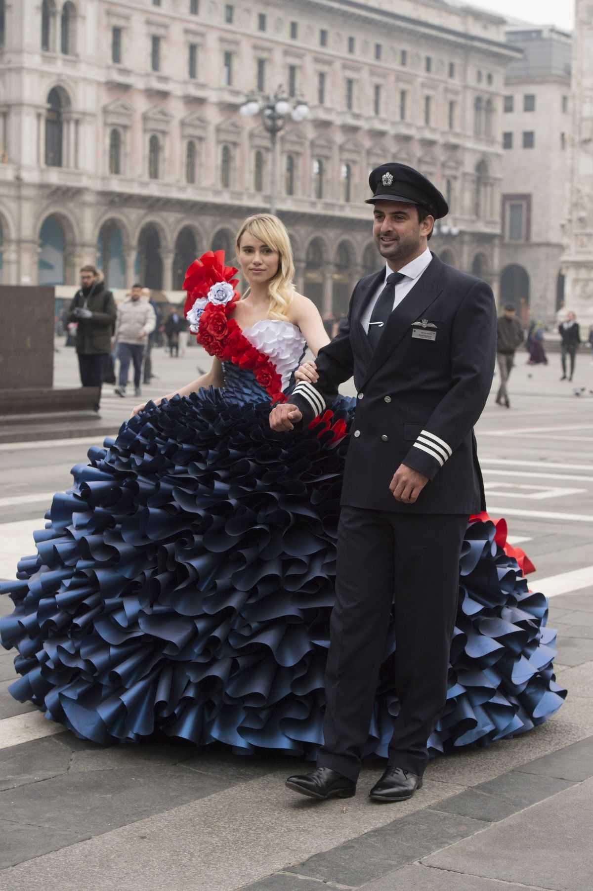 Suki-Waterhouse-on-the-Set-of-British-Airways-Advertising-Campaign-in-Milan-5