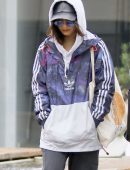 Vanessa-Hudgens-and-Stella-Hudgens-Arriving-to-SoulCycle-5