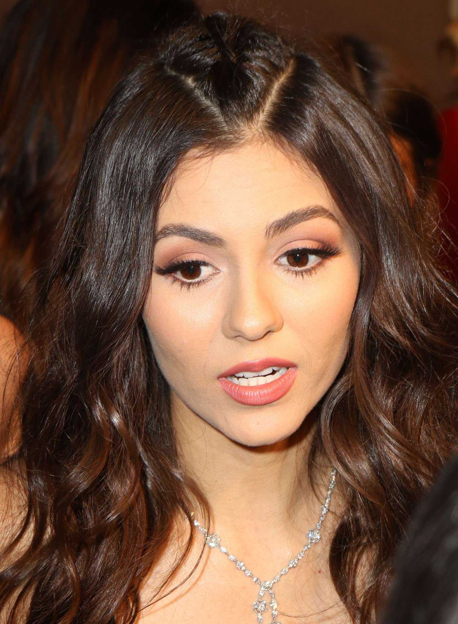 Victoria-Justice-at-2017-amfAR-New-York-Gala-10