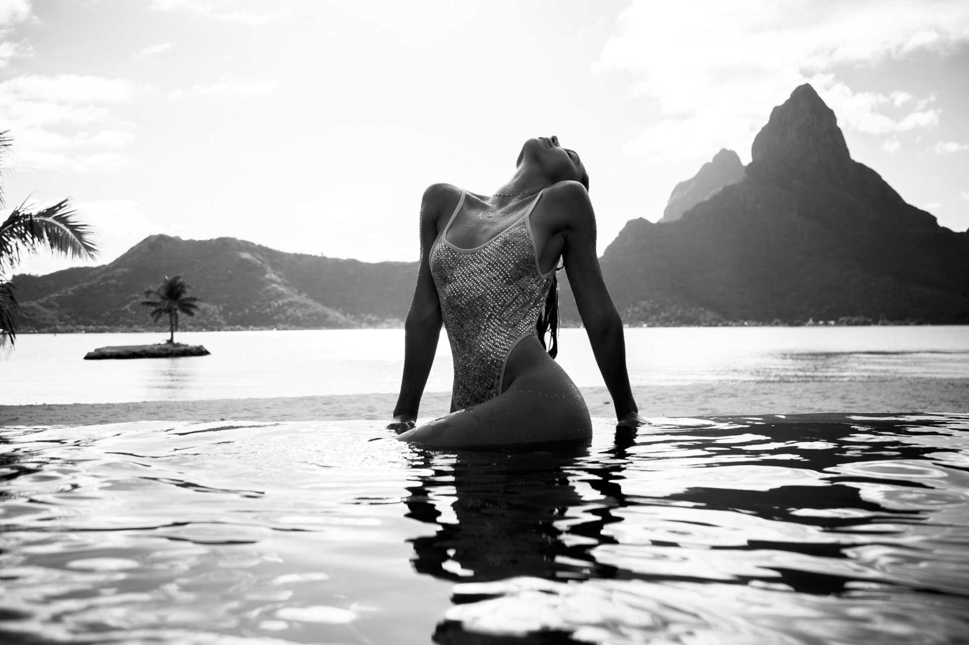 Alexis-Ren-Photoshoot-by-Kim-Akrich-2017-8
