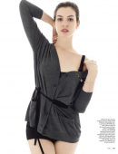 Anne-Hathaway-Elle-April-2017-2