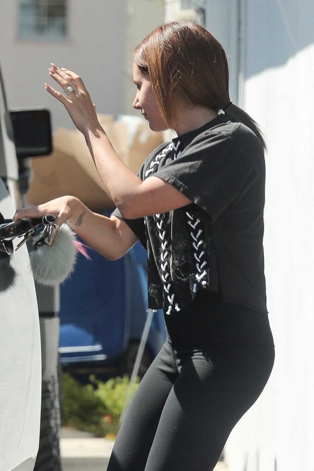 Ashley-Tisdale-805