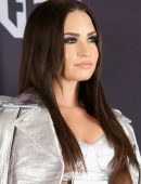 Demi-Lovato-2017-iHeartRadio-Music-Awards-in-Inglewood-9