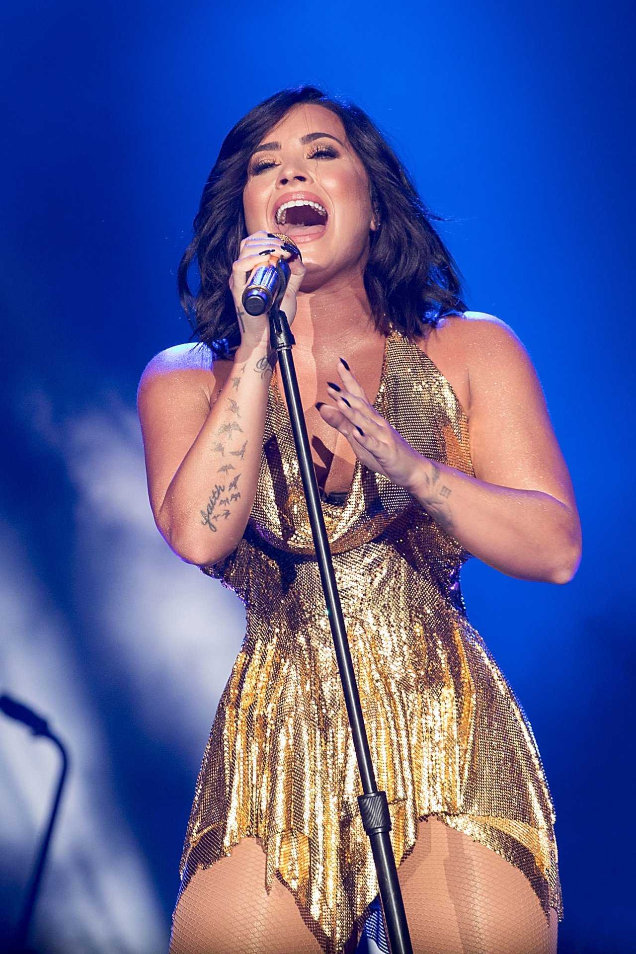 Demi-Lovato-BeautyKind-Unites-Concert-in-Arlington-8