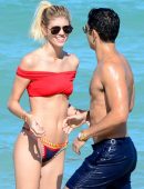 Devon-Windsor-in-Bikini-11