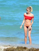 Devon-Windsor-in-Bikini-5