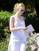 Elle-Fanning-Areola-2