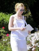 Elle-Fanning-Areola-7