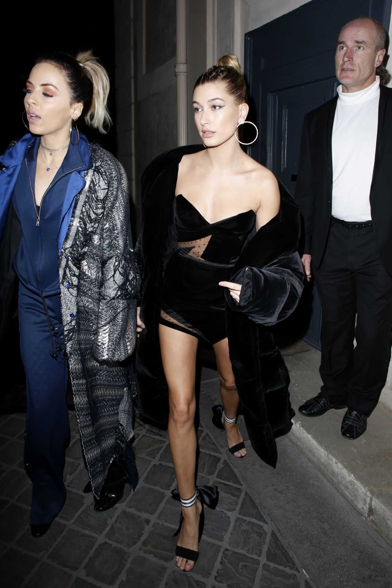 Hailey-Baldwin-at-Vogue-Dinner-for-Paris-Fashion-Week-6