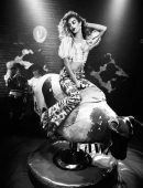Hannah-Ferguson-Wonderland-Spring-2017-3