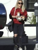 Hilary-Duff-at-Alfred-Coffee-in-Studio-City-5
