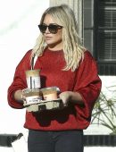 Hilary-Duff-at-Alfred-Coffee-in-Studio-City-6