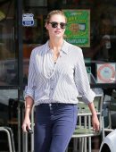Kate-Upton-Booty-in-Jeans-2