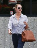 Kate-Upton-Booty-in-Jeans-3