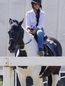 Vanessa-Hudgens-Riding-a-Horse-10
