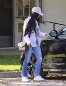 Vanessa-Hudgens-Riding-a-Horse-2