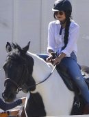 Vanessa-Hudgens-Riding-a-Horse-3