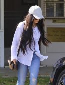Vanessa-Hudgens-Riding-a-Horse-4