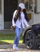 Vanessa-Hudgens-Riding-a-Horse-6