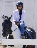 Vanessa-Hudgens-Riding-a-Horse-8