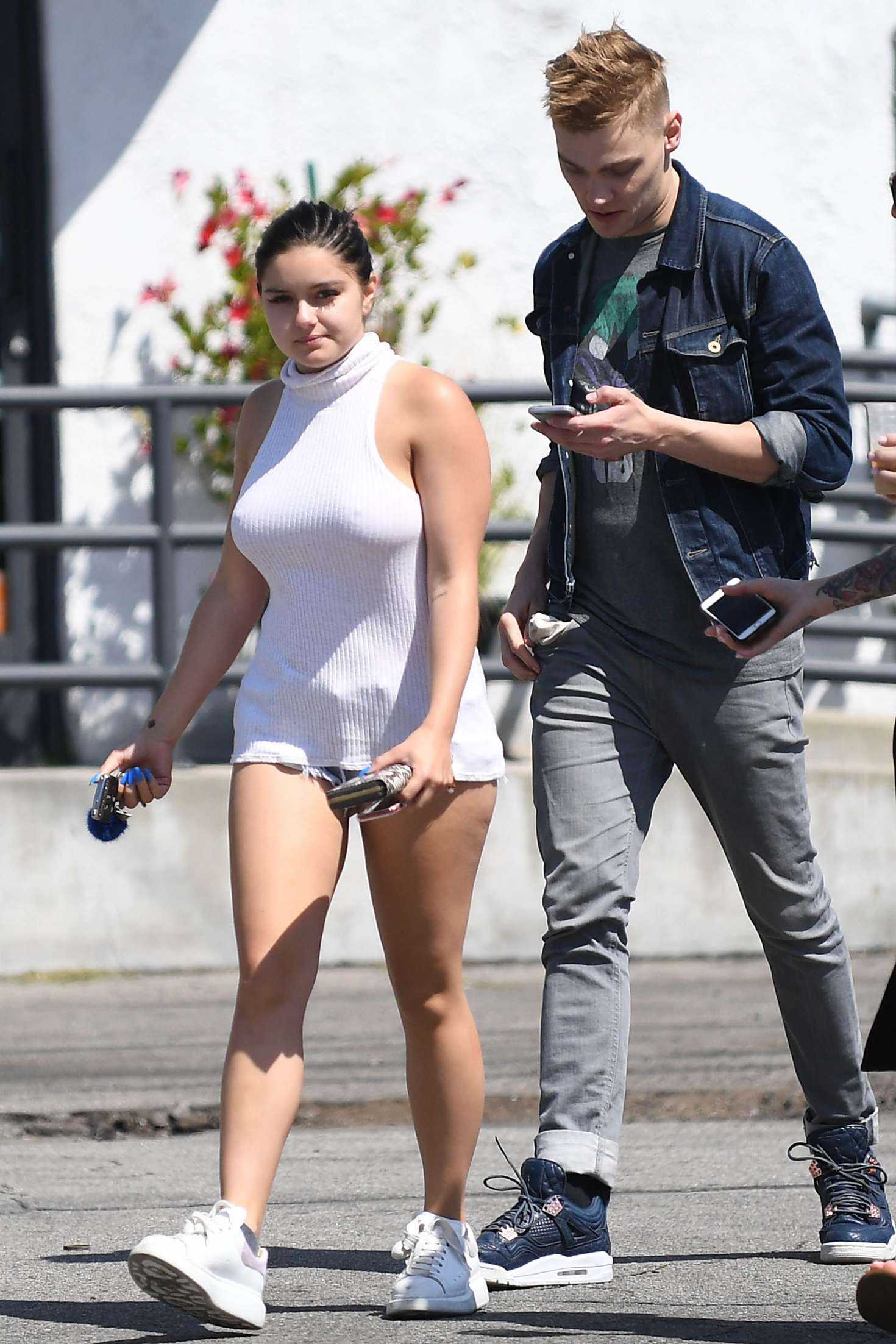 Ariel-Winter-109