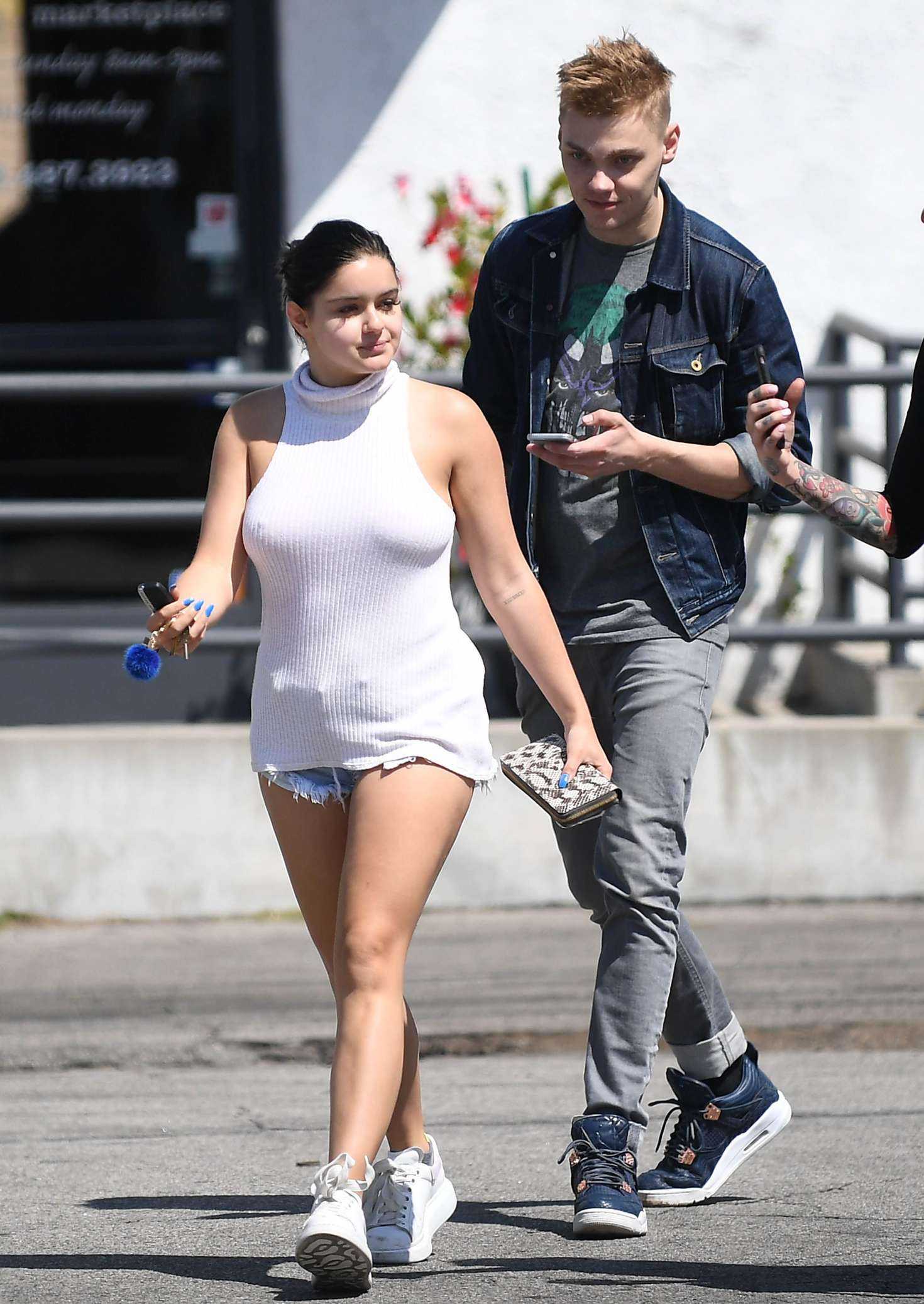 Ariel-Winter-112