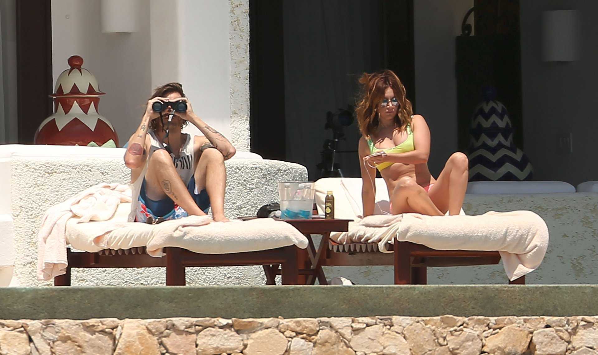 Ashley-Tisdale-8