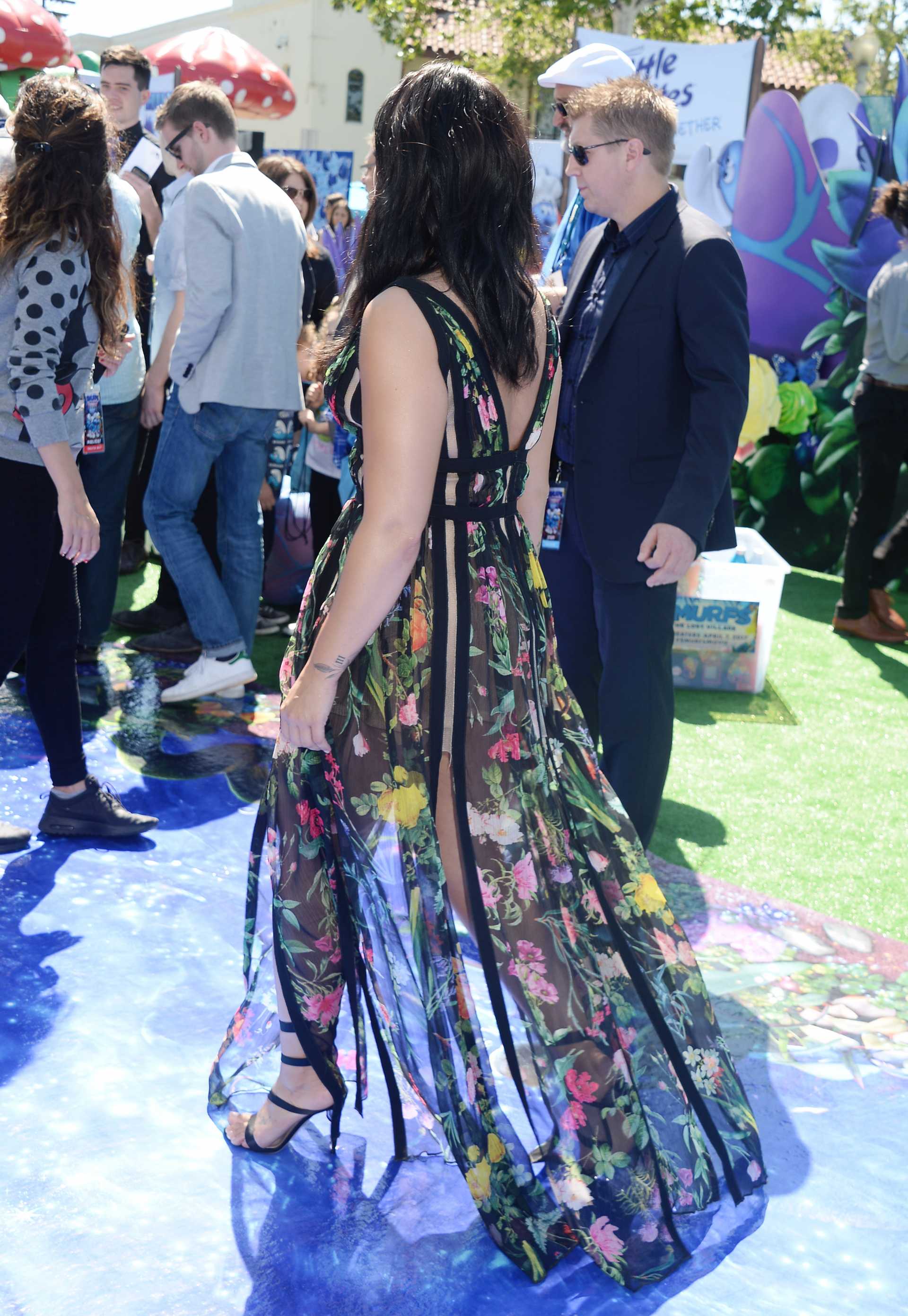 Demi-Lovato-at-Premiere-of-Smurfs-The-Lost-Village-LA-8