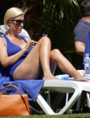 Denise van Outen in Swimsuit at Poolside in Marbella