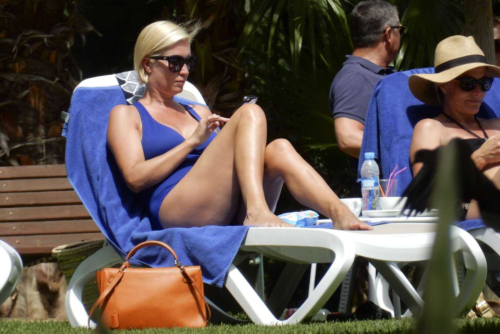 Denise van Outen in Swimsuit at Poolside in Marbella