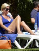 Denise van Outen in Swimsuit at Poolside in Marbella