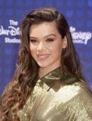 Hailee Steinfeld at 2017 Radio Disney Music Awards in Los Angeles