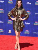 Hailee Steinfeld at 2017 Radio Disney Music Awards in Los Angeles