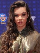 Hailee Steinfeld at 2017 Radio Disney Music Awards in Los Angeles