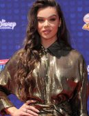 Hailee Steinfeld at 2017 Radio Disney Music Awards in Los Angeles