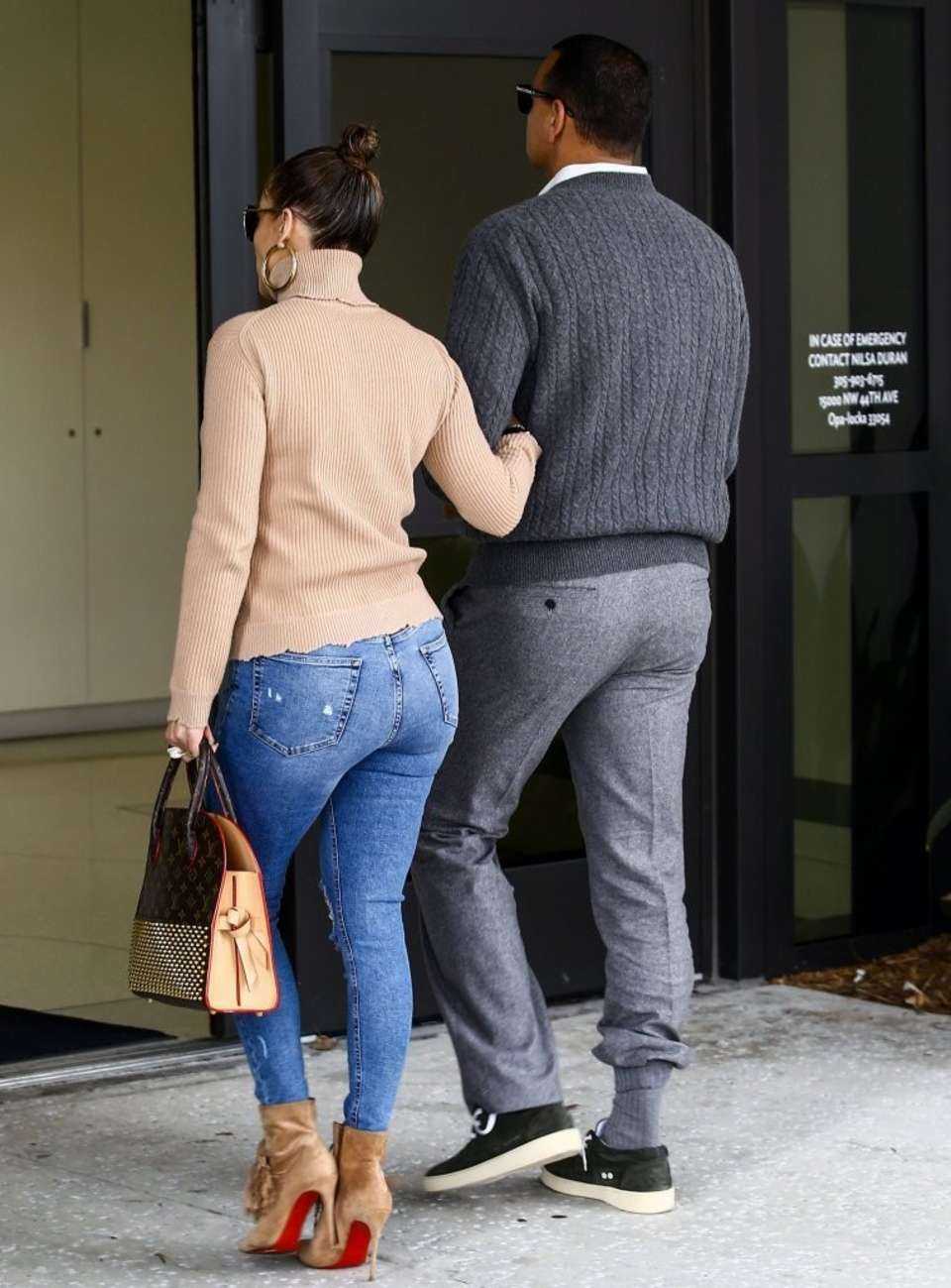 Jennifer Lopez Booty in Jeans Arriving at a Medical Office in Miami