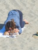 Katharine-McPhee-on-the-Set-of-Scorpion-in-Malibu-4