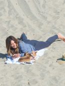 Katharine-McPhee-on-the-Set-of-Scorpion-in-Malibu-6
