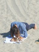 Katharine-McPhee-on-the-Set-of-Scorpion-in-Malibu-7