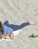 Katharine-McPhee-on-the-Set-of-Scorpion-in-Malibu-8