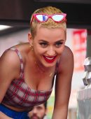 Katy Perry Out and About, Giving Out Pies in New York
