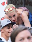Katy Perry Out and About, Giving Out Pies in New York
