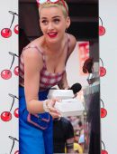 Katy Perry Out and About, Giving Out Pies in New York