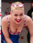 Katy Perry Out and About, Giving Out Pies in New York