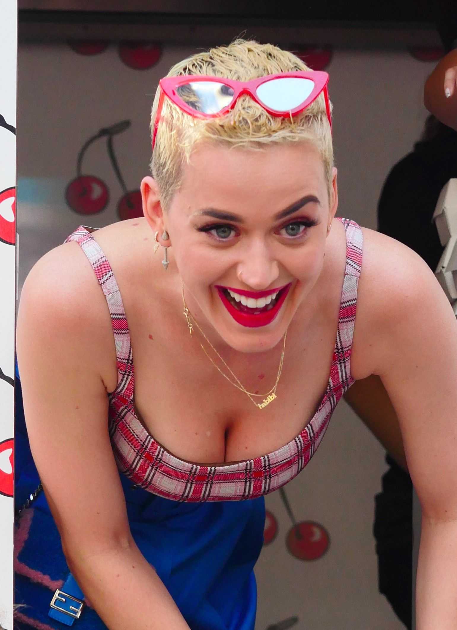 Katy Perry Out and About, Giving Out Pies in New York