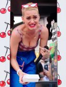 Katy Perry Out and About, Giving Out Pies in New York