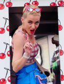 Katy Perry Out and About, Giving Out Pies in New York